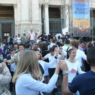 8 mai: Roma: Românii au "incendiat" Roma la cea de-a XX-a ediţie a "Sărbătorii popoarelor" - "Festa dei popoli"
