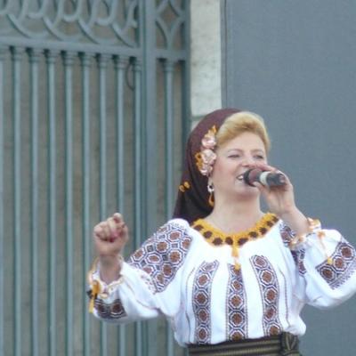 8 mai: Roma: Românii au "incendiat" Roma la cea de-a XX-a ediţie a "Sărbătorii popoarelor" - "Festa dei popoli"