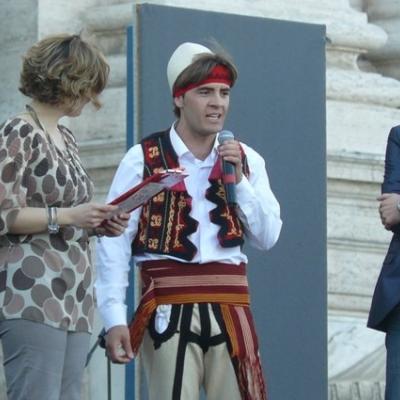 8 mai: Roma: Românii au "incendiat" Roma la cea de-a XX-a ediţie a "Sărbătorii popoarelor" - "Festa dei popoli"