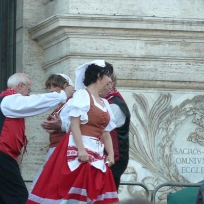 8 mai: Roma: Românii au "incendiat" Roma la cea de-a XX-a ediţie a "Sărbătorii popoarelor" - "Festa dei popoli"