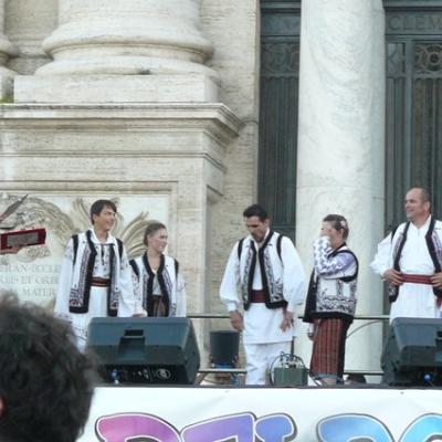 8 mai: Roma: Românii au "incendiat" Roma la cea de-a XX-a ediţie a "Sărbătorii popoarelor" - "Festa dei popoli"