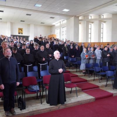 8 mai: Roman: Întâlnirea persoanelor consacrate