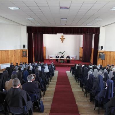 8 mai: Roman: Întâlnirea persoanelor consacrate
