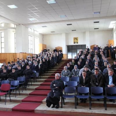 8 mai: Roman: Întâlnirea persoanelor consacrate