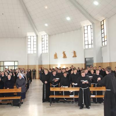 8 mai: Roman: Întâlnirea persoanelor consacrate