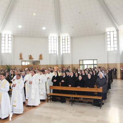 8 mai: Roman: Întâlnirea persoanelor consacrate