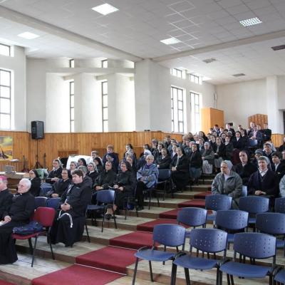 8 mai: Roman: Întâlnirea persoanelor consacrate
