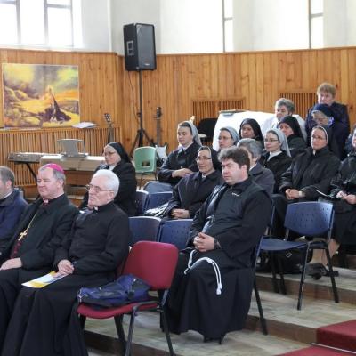 8 mai: Roman: Întâlnirea persoanelor consacrate