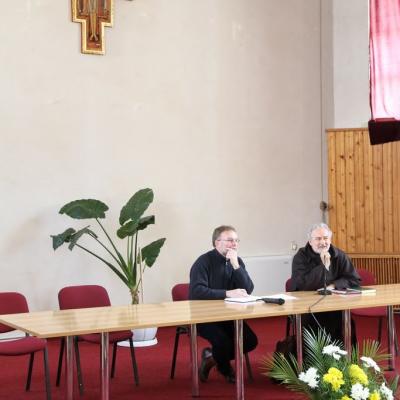 8 mai: Roman: Întâlnirea persoanelor consacrate