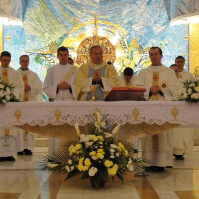 10 mai: Iaşi: Liturghie concelebrată de preoţii promoţiei 2008