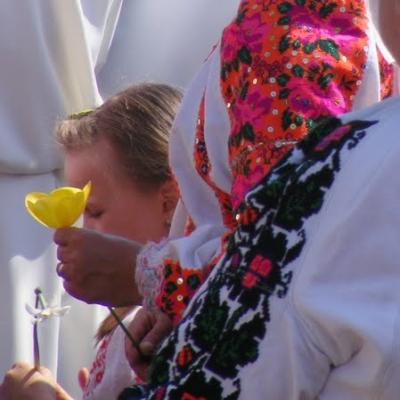15 mai: Răcăciuni: Sfinţirea bisericii şi a centrului parohial. Foto: Ciprian Cojoc