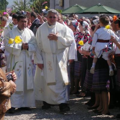 15 mai: Răcăciuni: Sfinţirea bisericii şi a centrului parohial. Foto: Ciprian Cojoc