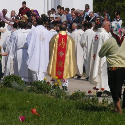 15 mai: Răcăciuni: Sfinţirea bisericii şi a centrului parohial. Foto: Ciprian Cojoc