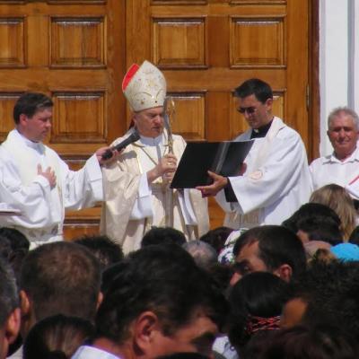 15 mai: Răcăciuni: Sfinţirea bisericii şi a centrului parohial. Foto: Ciprian Cojoc