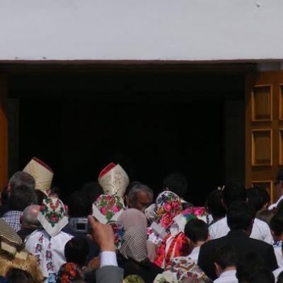 15 mai: Răcăciuni: Sfinţirea bisericii şi a centrului parohial. Foto: Ciprian Cojoc