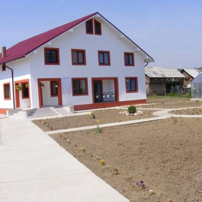 15 mai: Răcăciuni: Sfinţirea bisericii şi a centrului parohial. Foto: Ciprian Cojoc