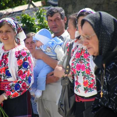 15 mai: Răcăciuni: Sfinţirea bisericii şi a centrului parohial. Foto: Ciprian Cojoc
