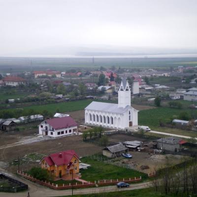 15 mai: Răcăciuni: Sfinţirea bisericii şi a centrului parohial. Foto: Ciprian Cojoc