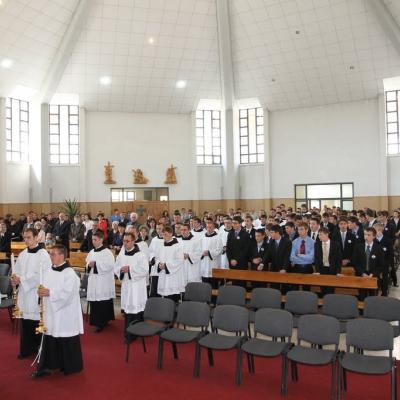 15 mai: Roman: Conferirea ministerelor minore ale lectoratului şi acolitatului