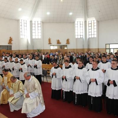 15 mai: Roman: Conferirea ministerelor minore ale lectoratului şi acolitatului