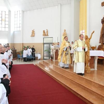 15 mai: Roman: Conferirea ministerelor minore ale lectoratului şi acolitatului
