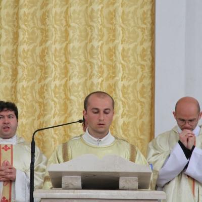 15 mai: Roman: Conferirea ministerelor minore ale lectoratului şi acolitatului