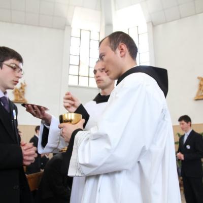 15 mai: Roman: Conferirea ministerelor minore ale lectoratului şi acolitatului