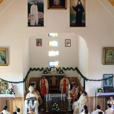 21 mai: Poiana Micului: Sfinţirea bisericii "Fericitul Ioan Paul al II-lea" şi consacrarea altarului (foto: Eduard Lucaci)