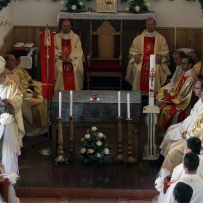 21 mai: Poiana Micului: Sfinţirea bisericii "Fericitul Ioan Paul al II-lea" şi consacrarea altarului (foto: Eduard Lucaci)