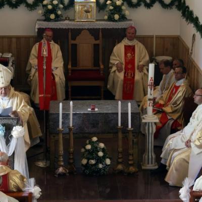 21 mai: Poiana Micului: Sfinţirea bisericii "Fericitul Ioan Paul al II-lea" şi consacrarea altarului (foto: Eduard Lucaci)