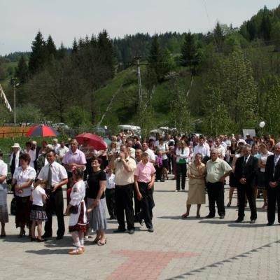 21 mai: Poiana Micului: Sfinţirea bisericii "Fericitul Ioan Paul al II-lea" şi consacrarea altarului (foto: Eduard Lucaci)