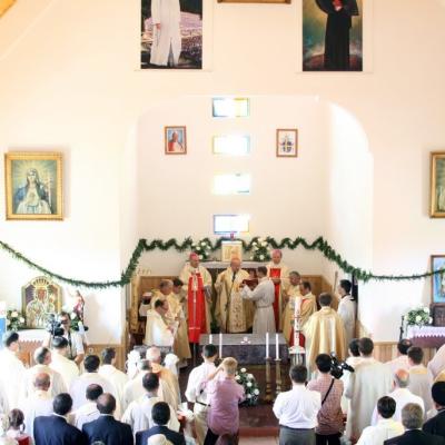 21 mai: Poiana Micului: Sfinţirea bisericii "Fericitul Ioan Paul al II-lea" şi consacrarea altarului (foto: Eduard Lucaci)