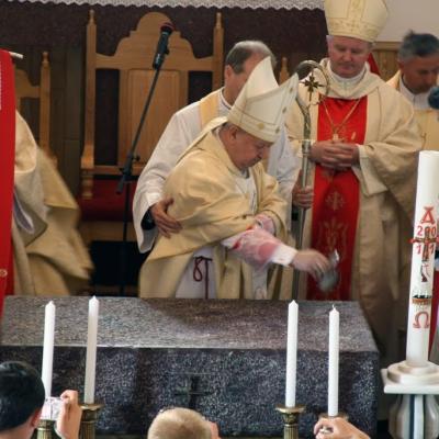 21 mai: Poiana Micului: Sfinţirea bisericii "Fericitul Ioan Paul al II-lea" şi consacrarea altarului (foto: Eduard Lucaci)