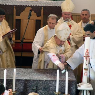 21 mai: Poiana Micului: Sfinţirea bisericii "Fericitul Ioan Paul al II-lea" şi consacrarea altarului (foto: Eduard Lucaci)