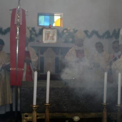 21 mai: Poiana Micului: Sfinţirea bisericii "Fericitul Ioan Paul al II-lea" şi consacrarea altarului (foto: Eduard Lucaci)