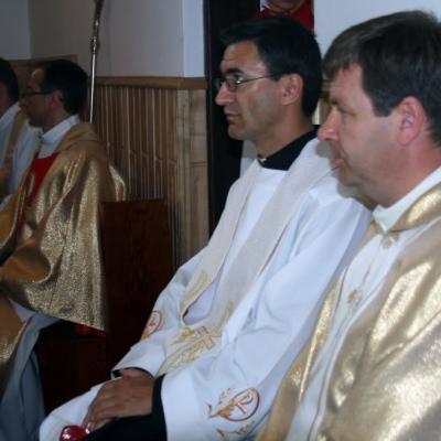 21 mai: Poiana Micului: Sfinţirea bisericii "Fericitul Ioan Paul al II-lea" şi consacrarea altarului (foto: Eduard Lucaci)