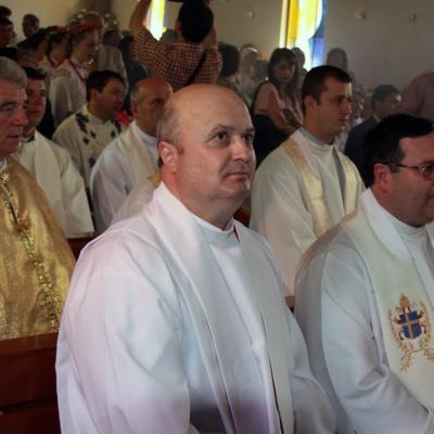 21 mai: Poiana Micului: Sfinţirea bisericii "Fericitul Ioan Paul al II-lea" şi consacrarea altarului (foto: Eduard Lucaci)