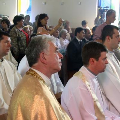 21 mai: Poiana Micului: Sfinţirea bisericii "Fericitul Ioan Paul al II-lea" şi consacrarea altarului (foto: Eduard Lucaci)
