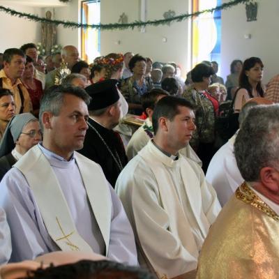 21 mai: Poiana Micului: Sfinţirea bisericii "Fericitul Ioan Paul al II-lea" şi consacrarea altarului (foto: Eduard Lucaci)