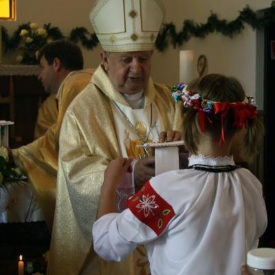 21 mai: Poiana Micului: Sfinţirea bisericii "Fericitul Ioan Paul al II-lea" şi consacrarea altarului (foto: Eduard Lucaci)