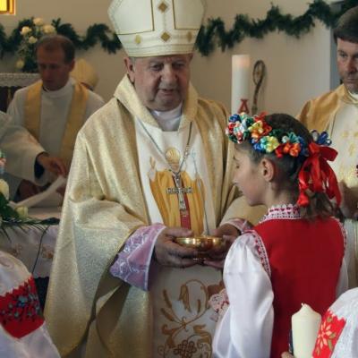 21 mai: Poiana Micului: Sfinţirea bisericii "Fericitul Ioan Paul al II-lea" şi consacrarea altarului (foto: Eduard Lucaci)