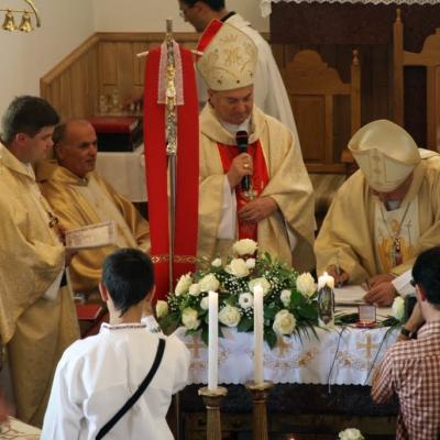 21 mai: Poiana Micului: Sfinţirea bisericii "Fericitul Ioan Paul al II-lea" şi consacrarea altarului (foto: Eduard Lucaci)