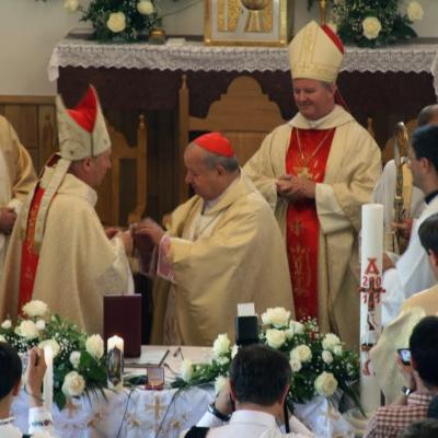 21 mai: Poiana Micului: Sfinţirea bisericii "Fericitul Ioan Paul al II-lea" şi consacrarea altarului (foto: Eduard Lucaci)
