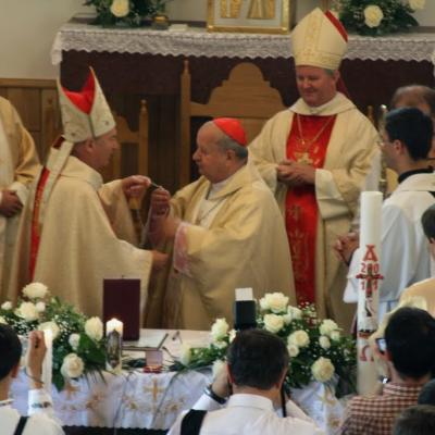 21 mai: Poiana Micului: Sfinţirea bisericii "Fericitul Ioan Paul al II-lea" şi consacrarea altarului (foto: Eduard Lucaci)