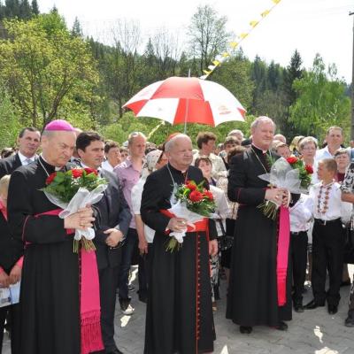 21 mai: Poiana Micului: Liturghia de sfinţire a bisericii "Fericitul Ioan Paul al II-lea"