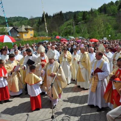 21 mai: Poiana Micului: Liturghia de sfinţire a bisericii "Fericitul Ioan Paul al II-lea"
