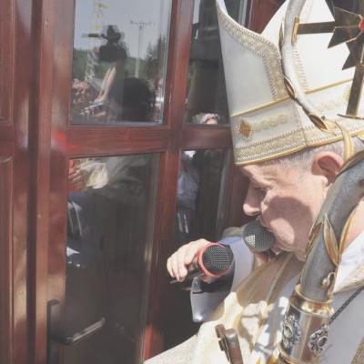 21 mai: Poiana Micului: Liturghia de sfinţire a bisericii "Fericitul Ioan Paul al II-lea"
