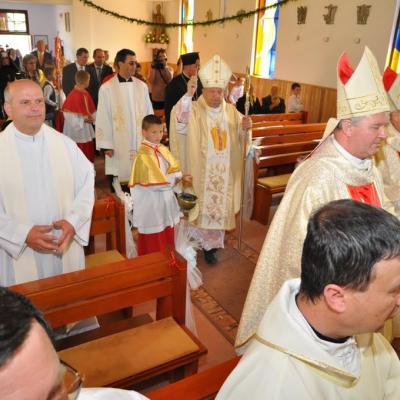 21 mai: Poiana Micului: Liturghia de sfinţire a bisericii "Fericitul Ioan Paul al II-lea"
