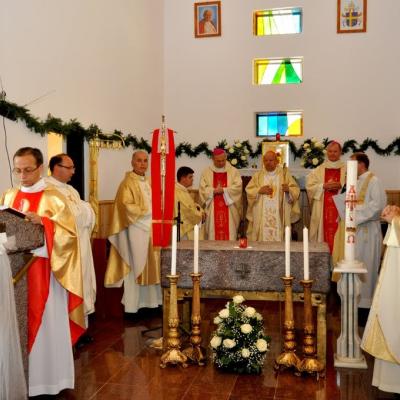 21 mai: Poiana Micului: Liturghia de sfinţire a bisericii "Fericitul Ioan Paul al II-lea"