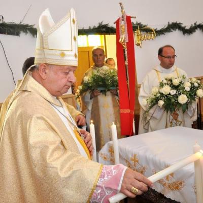 21 mai: Poiana Micului: Liturghia de sfinţire a bisericii "Fericitul Ioan Paul al II-lea"